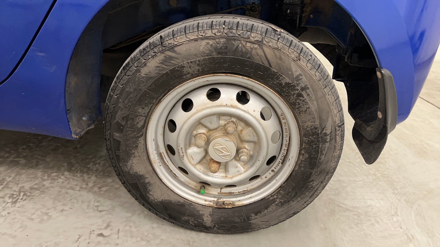 Used 2017 Hyundai Eon Era + AirBag Petrol Manual tyres LEFT REAR TYRE RIM VIEW