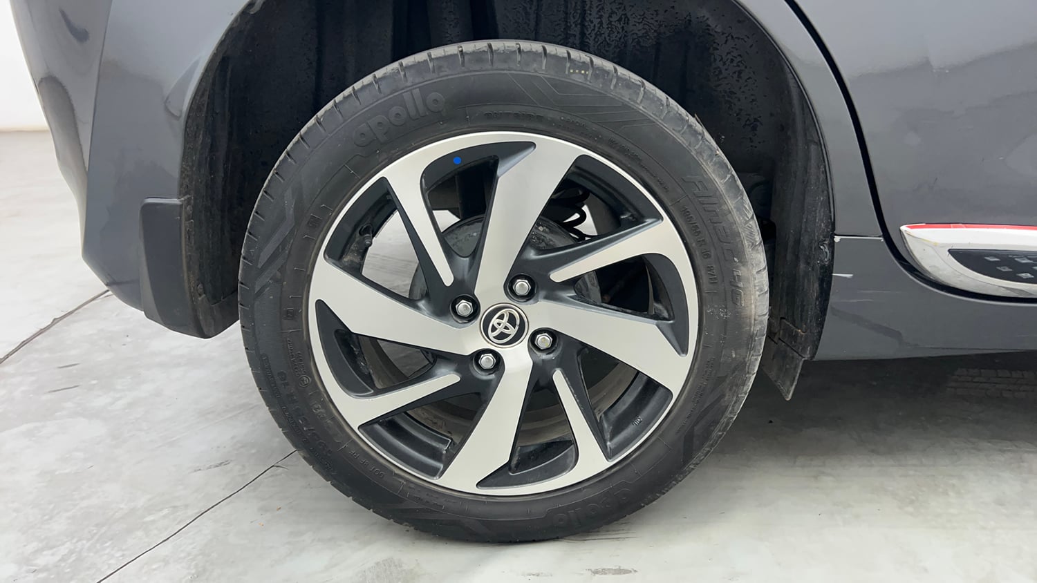 Used 2023 Toyota Glanza V Petrol Manual tyres RIGHT REAR TYRE RIM VIEW