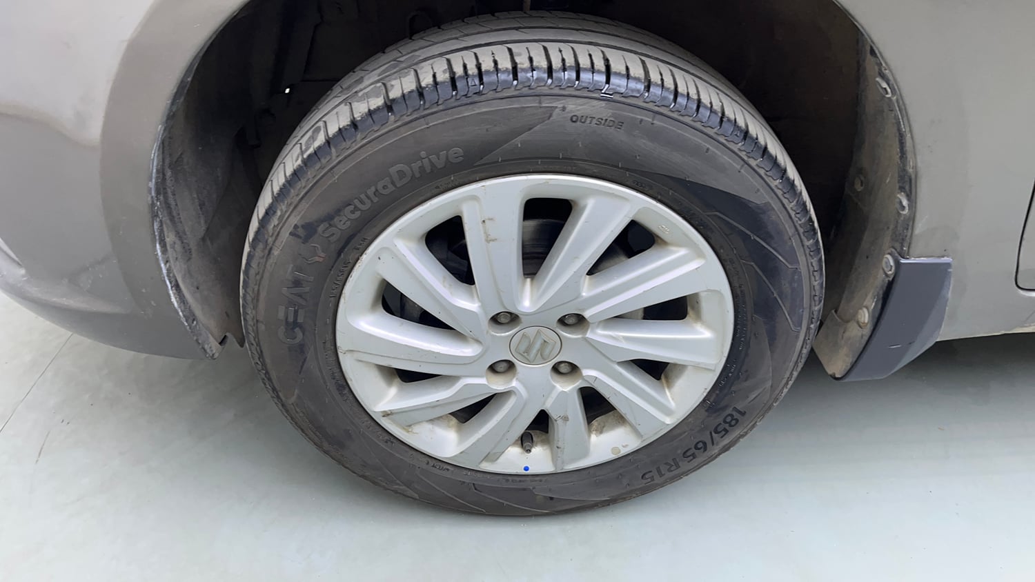 Used 2015 Maruti Suzuki Swift Dzire ZXI Petrol Manual tyres LEFT FRONT TYRE RIM VIEW
