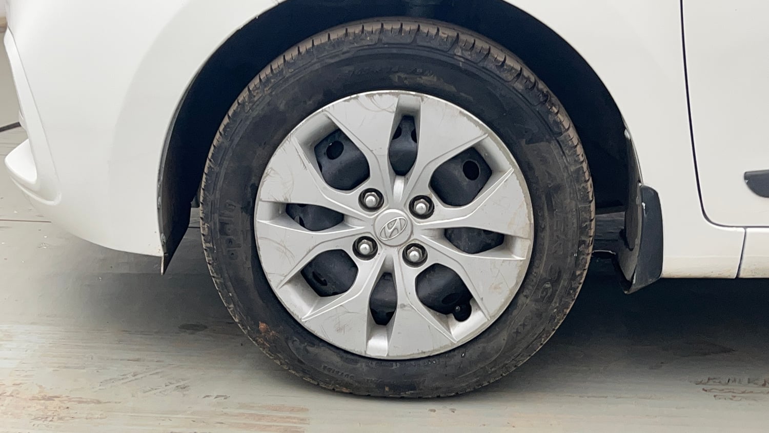 Used 2020 Hyundai Xcent S Petrol Manual tyres LEFT FRONT TYRE RIM VIEW