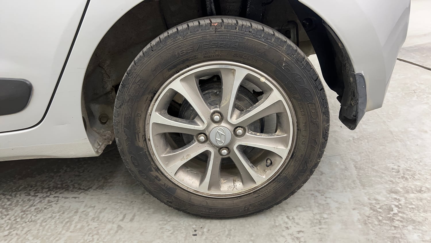 Used 2016 Hyundai Grand i10 Asta AT 1.2 Kappa VTVT Petrol Automatic tyres LEFT REAR TYRE RIM VIEW