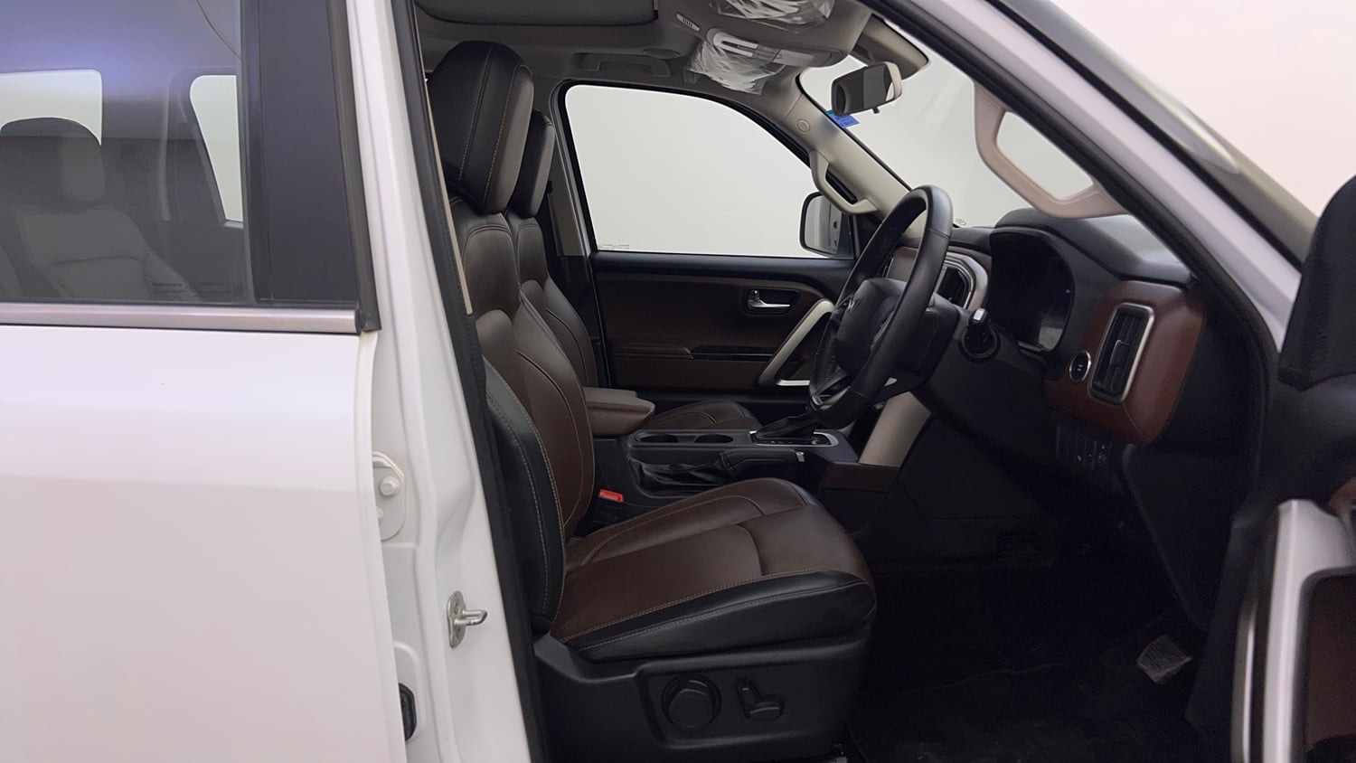 Used 2022 Mahindra Scorpio N Z8 L Petrol AT 6 STR Petrol Automatic interior RIGHT SIDE FRONT DOOR CABIN VIEW