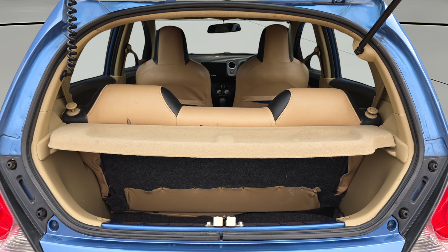 Used 2015 Honda Brio VX AT Petrol Automatic interior DICKY INSIDE VIEW