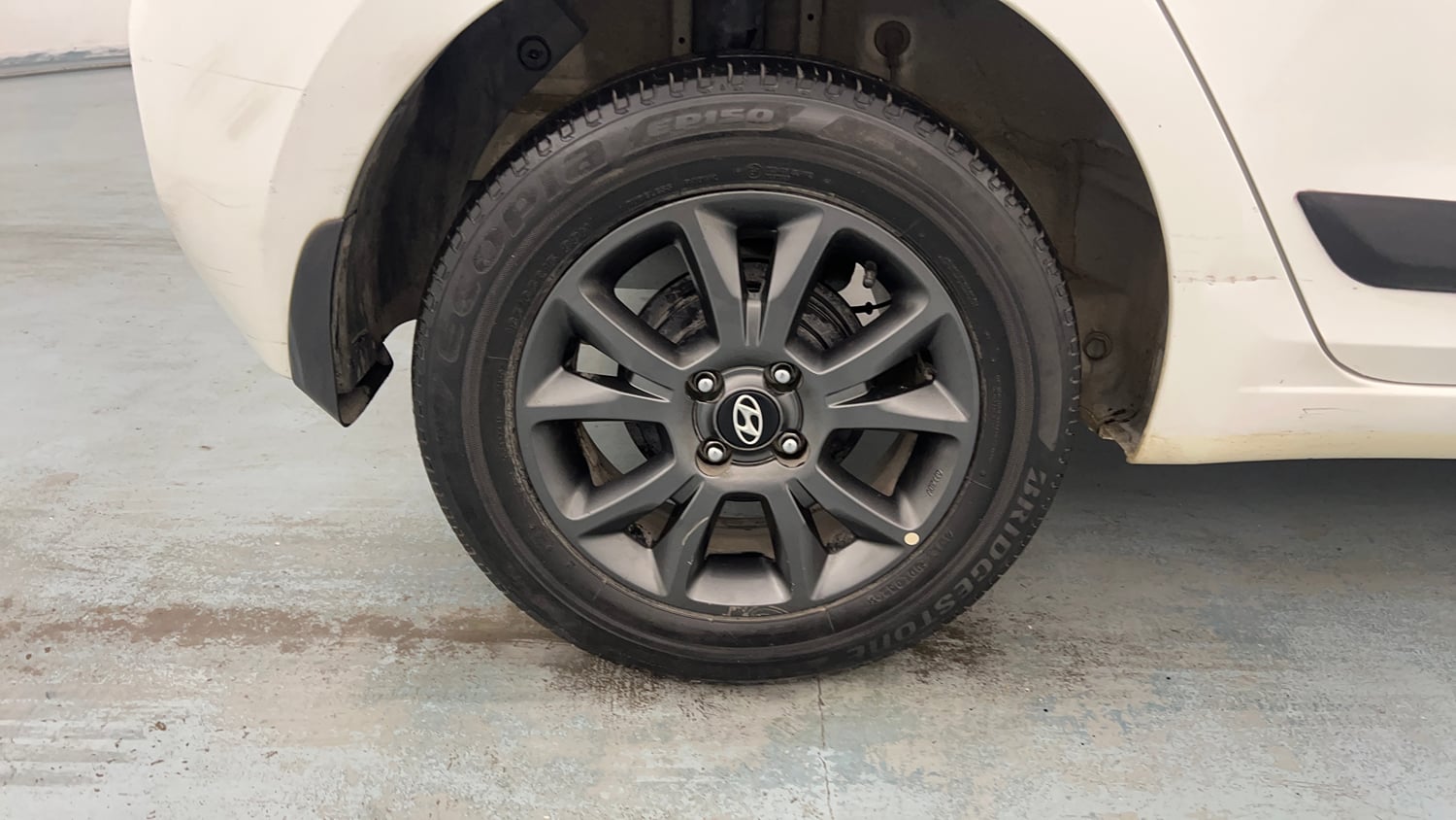 Used 2020 Hyundai Elite i20 Sportz Plus 1.2 Petrol Manual tyres RIGHT REAR TYRE RIM VIEW