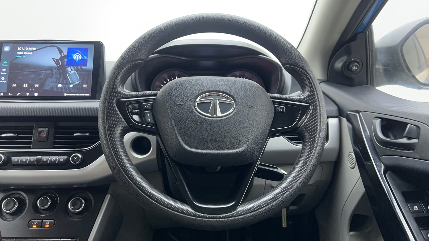 Used 2018 Tata Nexon XM Petrol Manual interior STEERING VIEW