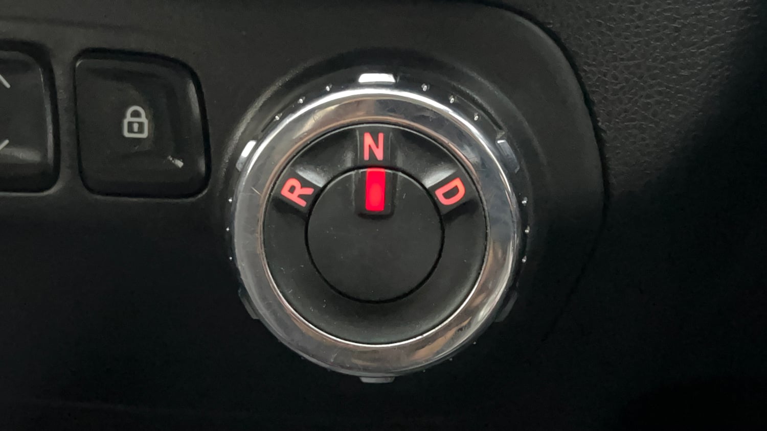 Used 2017 Renault Kwid 1.0 RXT AMT Opt Petrol Automatic interior GEAR  KNOB VIEW