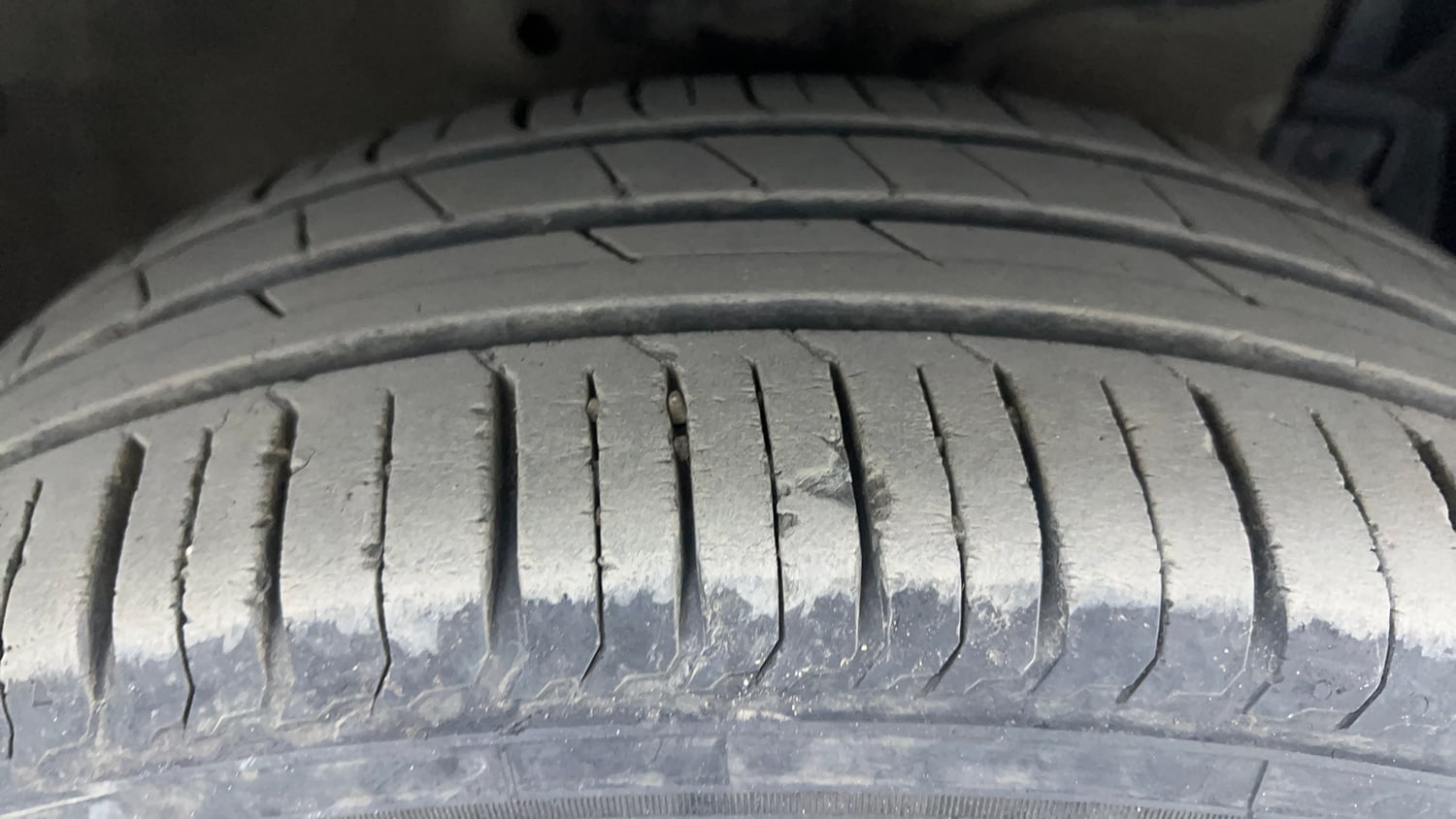 Used 2016 Maruti Suzuki Swift Dzire ZXI Petrol Manual tyres RIGHT FRONT TYRE TREAD VIEW