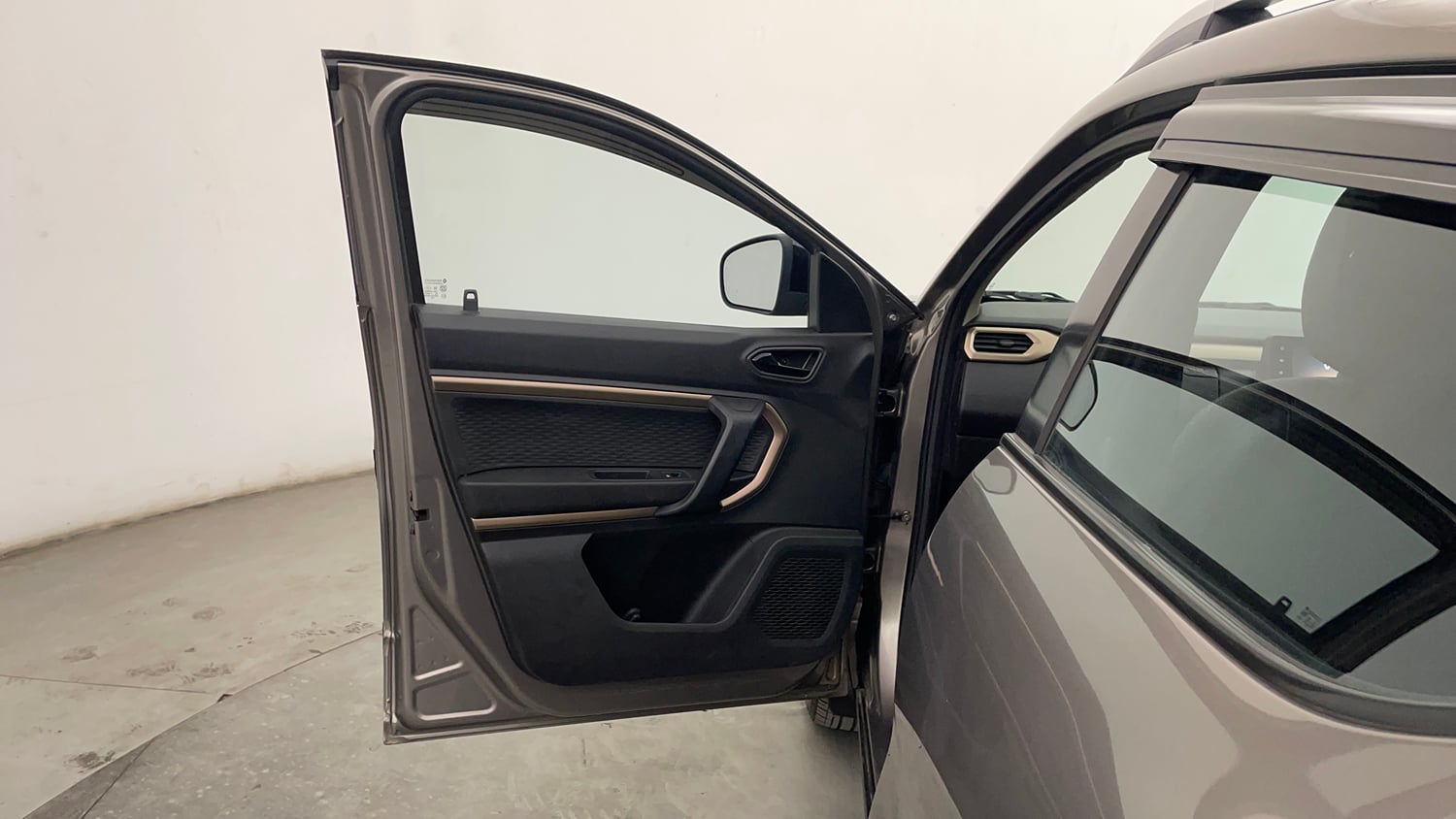 Used 2021 Renault Kiger RXT 1.0 Turbo MT Petrol Manual interior LEFT FRONT DOOR OPEN VIEW