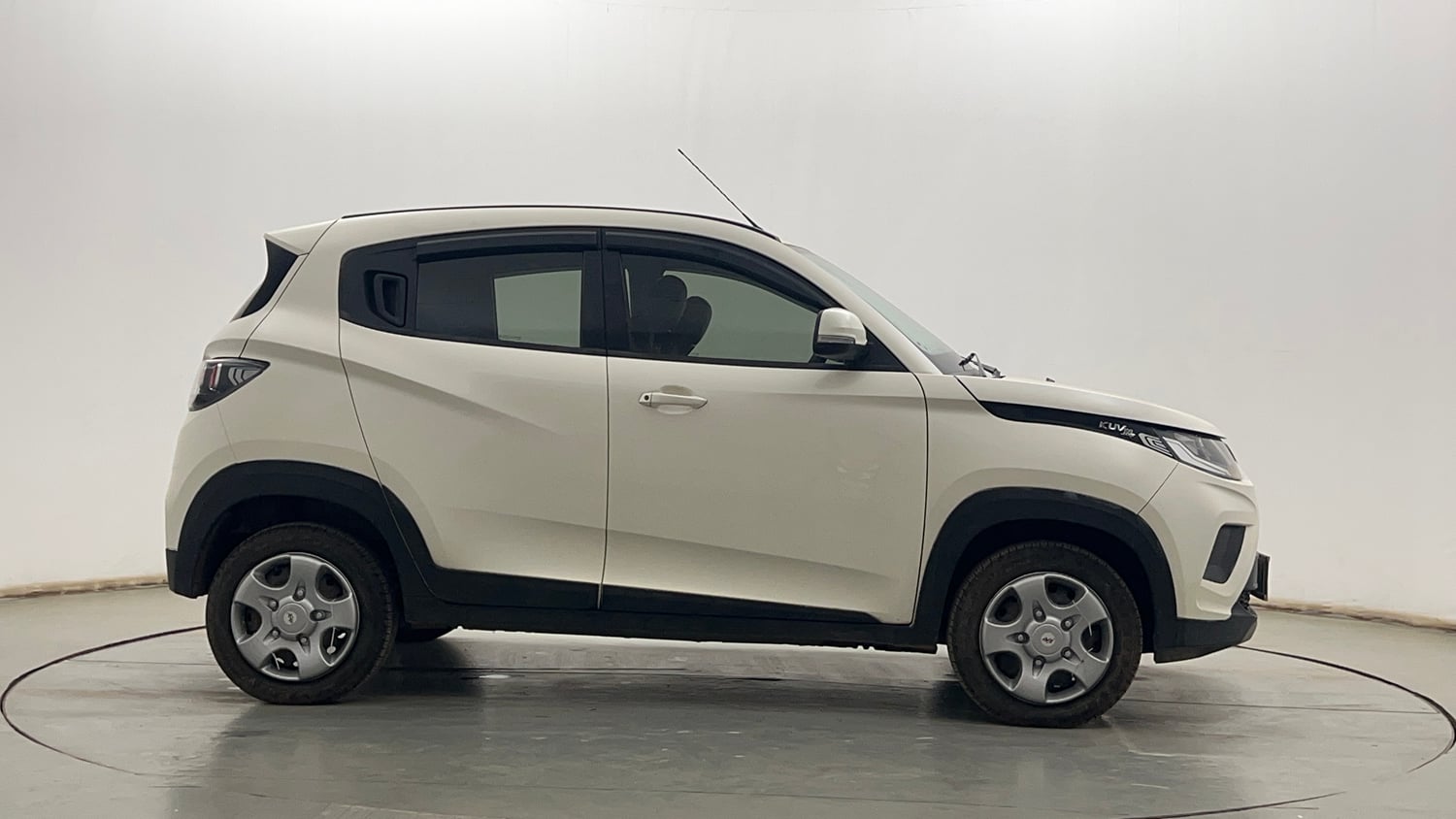 Used 2018 Mahindra KUV100 NXT K6 Plus 6 STR Petrol Manual exterior RIGHT SIDE VIEW