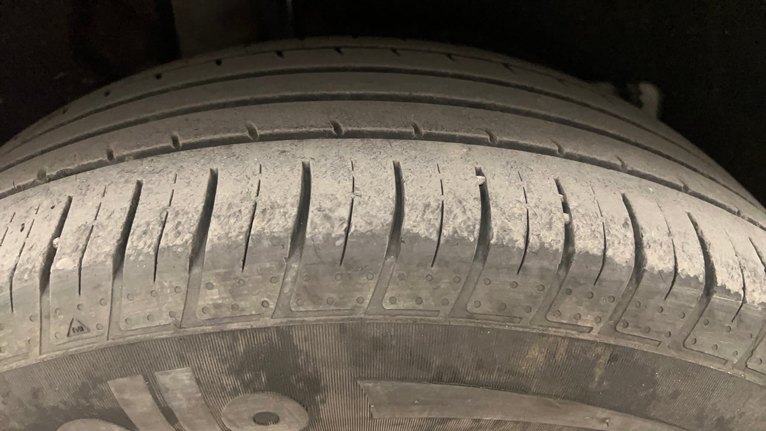 Used 2024 Mahindra XUV700 AX7 Diesel MT 7 STR Diesel Manual tyres RIGHT REAR TYRE TREAD VIEW