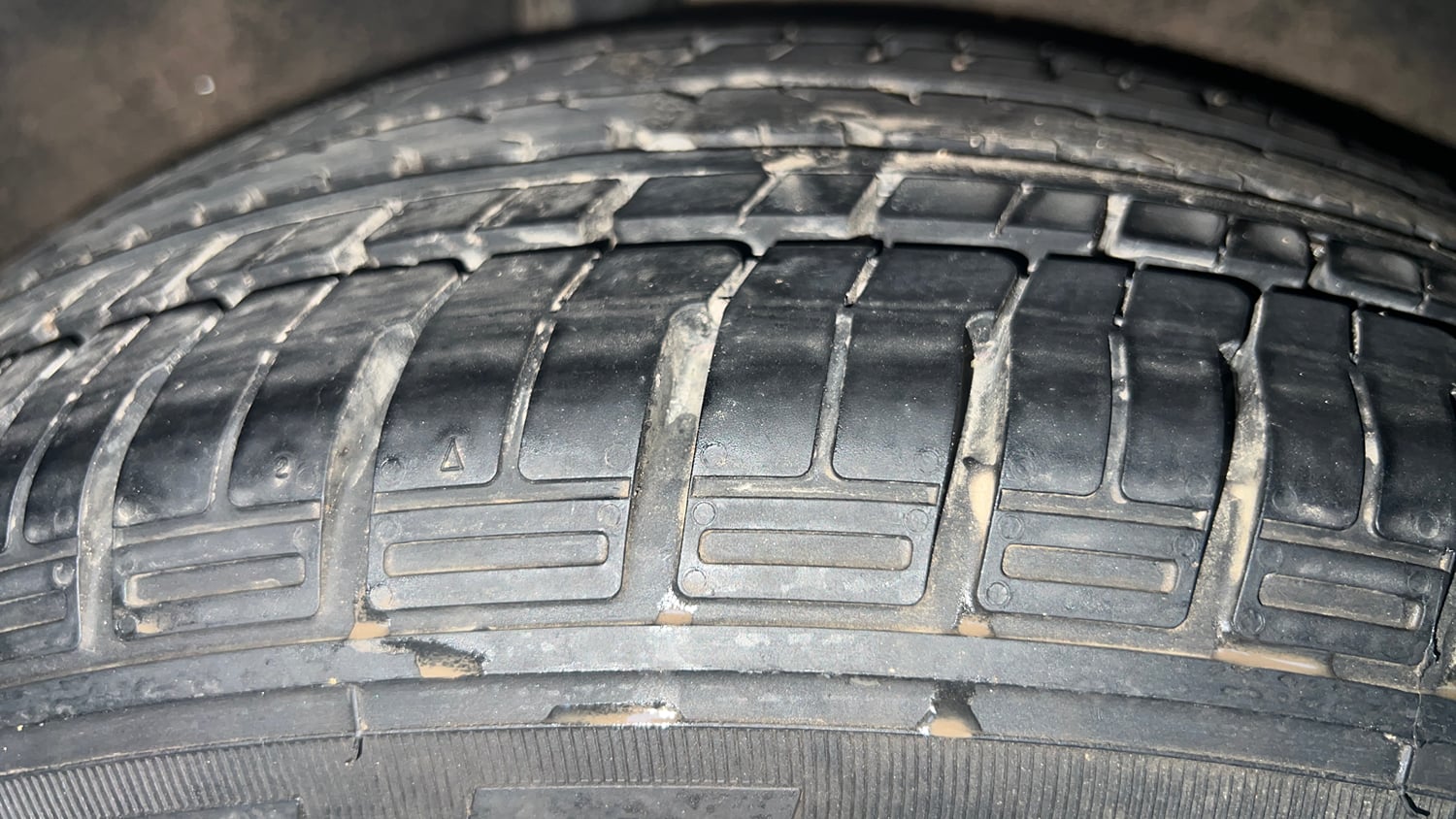 Used 2016 Ford EcoSport Titanium 1.5L Ti-VCT Petrol Manual tyres RIGHT REAR TYRE TREAD VIEW