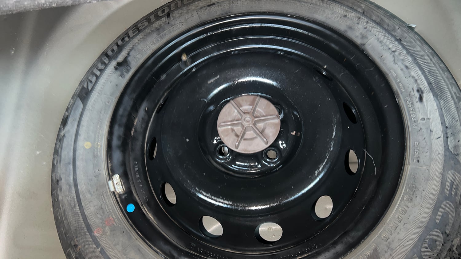 Used 2022 Maruti Suzuki Ignis Delta 1.2 MT Petrol Manual tyres SPARE TYRE VIEW