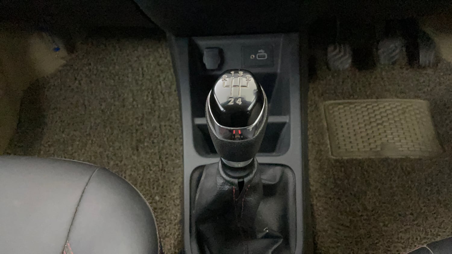 Used 2023 Renault Kwid RXT 1.0 Petrol Manual interior GEAR  KNOB VIEW