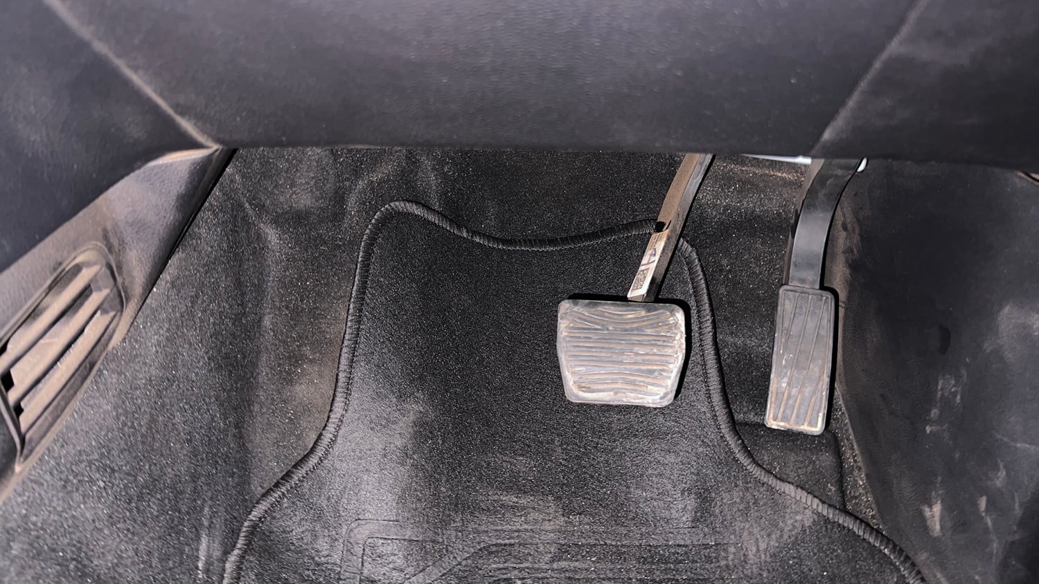 Used 2022 Mahindra Scorpio N Z8 L Petrol AT 6 STR Petrol Automatic interior PEDALS VIEW