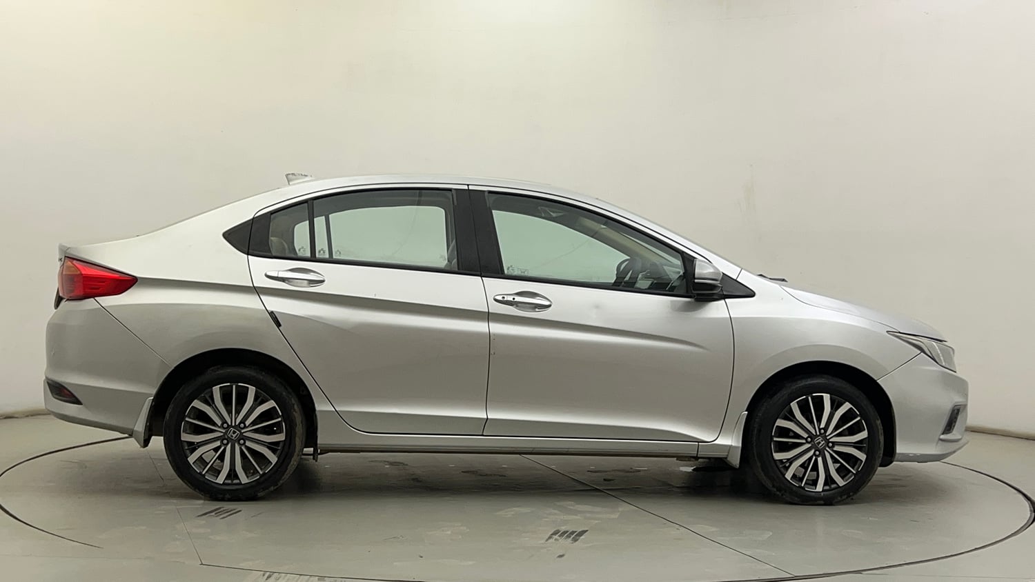 Used 2017 Honda City VX CVT Petrol Petrol Automatic exterior RIGHT SIDE VIEW