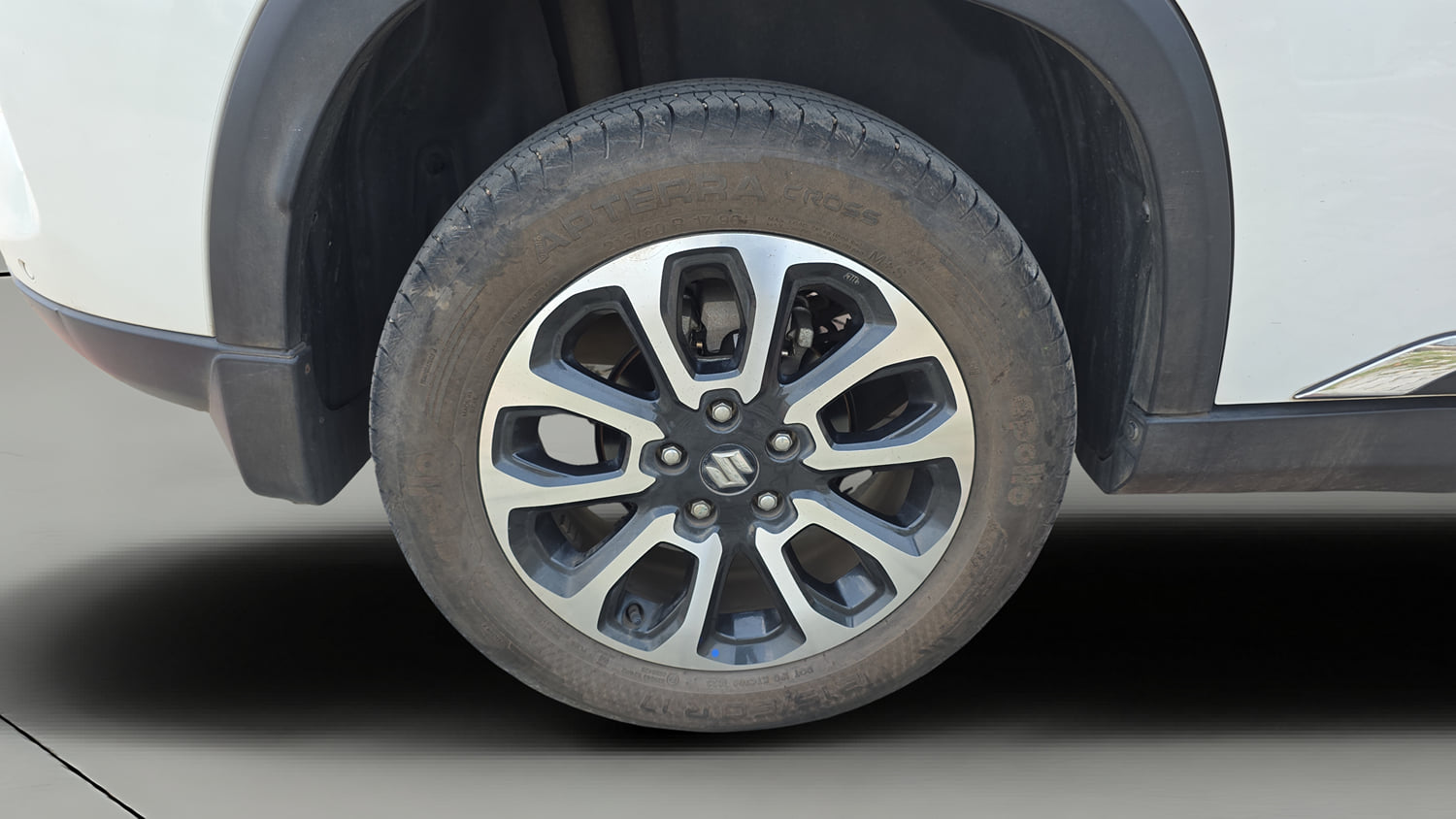 Used 2023 Maruti Suzuki Grand Vitara Zeta Smart Hybrid Petrol Manual tyres RIGHT REAR TYRE RIM VIEW