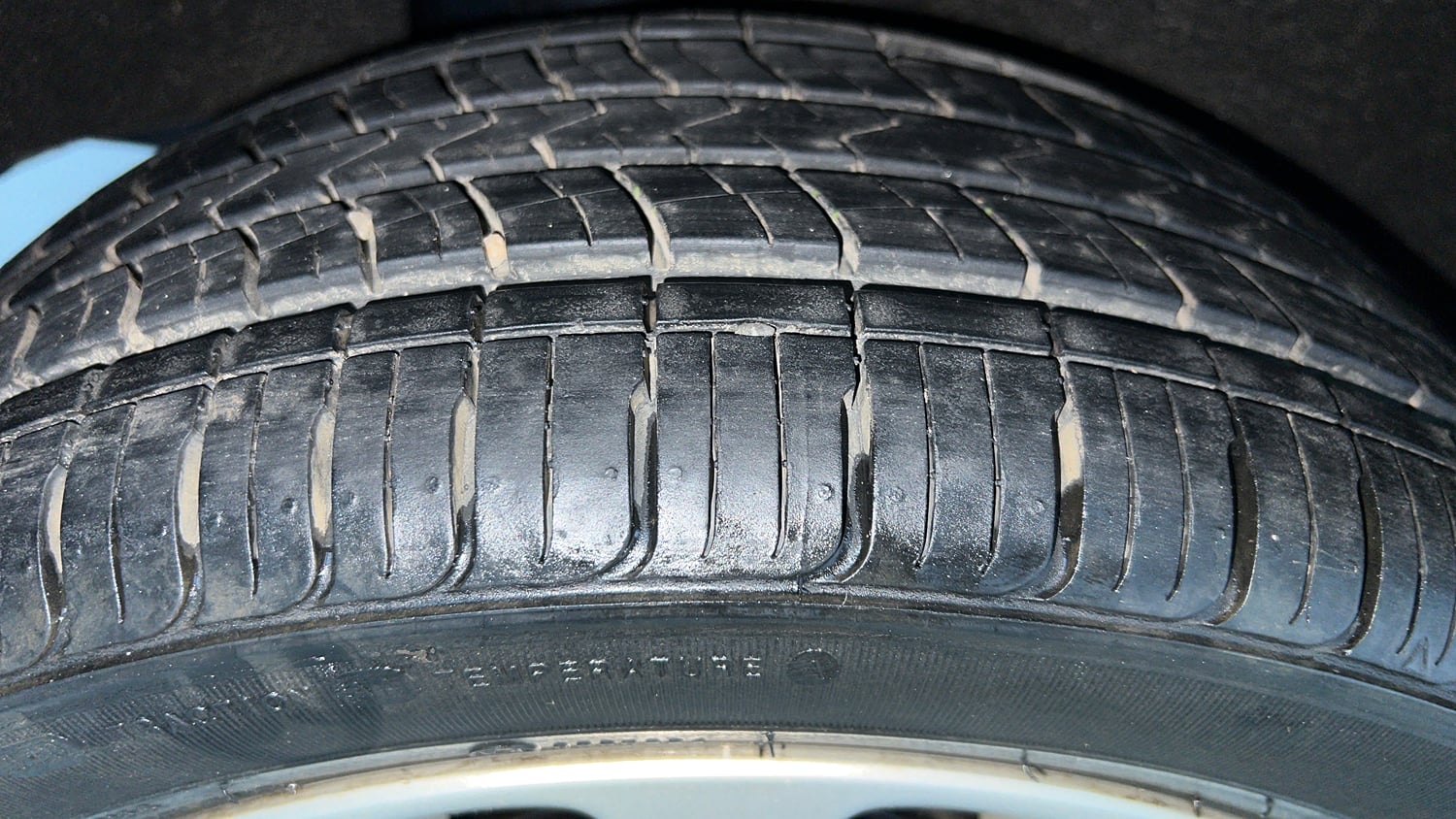 Used 2015 Maruti Suzuki Baleno Zeta 1.2 Petrol Manual tyres RIGHT REAR TYRE TREAD VIEW