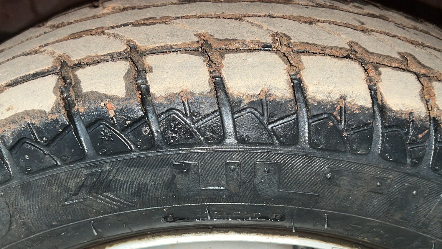 Used 2012 Maruti Suzuki Estilo LXi BS-IV Petrol Manual tyres LEFT FRONT TYRE TREAD VIEW