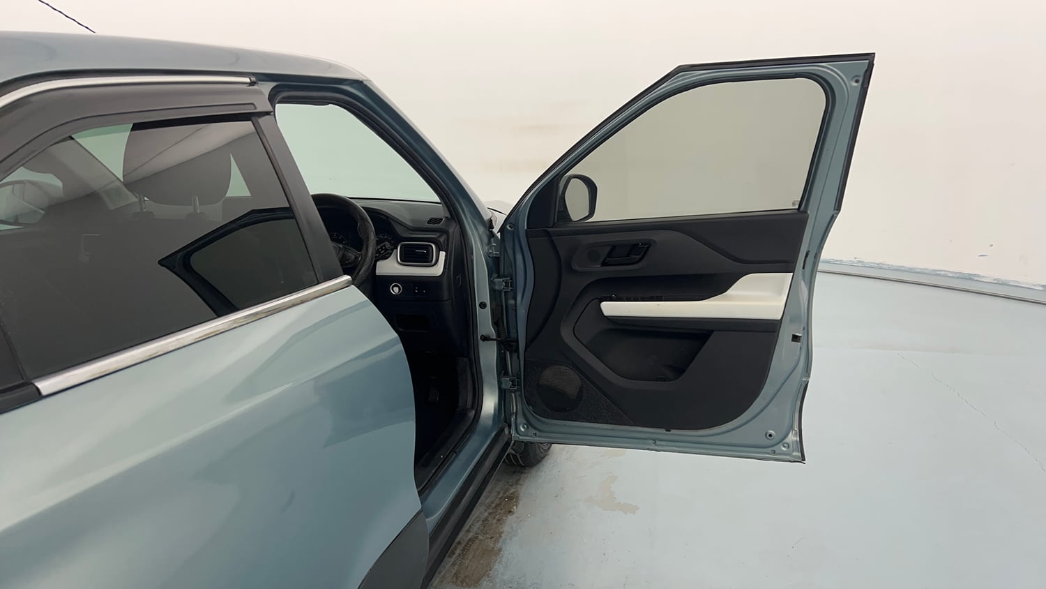 Used 2022 Tata Punch Accomplished MT Petrol Manual interior RIGHT FRONT DOOR OPEN VIEW