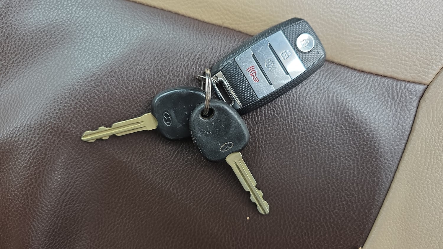 Used 2013 Hyundai i10 Era 1.1 iRDE2 Petrol Manual extra CAR KEY VIEW