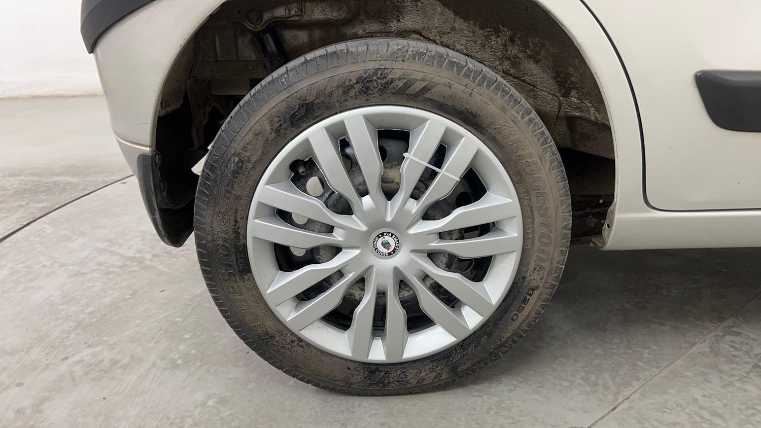 Used 2015 Maruti Suzuki Wagon R VXI Petrol Manual tyres RIGHT REAR TYRE RIM VIEW