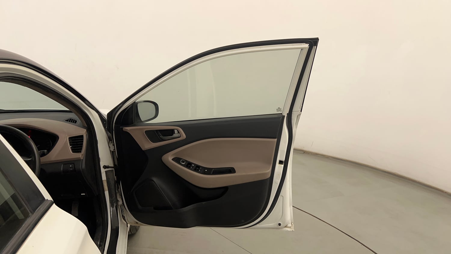 Used 2016 Hyundai Elite i20 Magna 1.2 Petrol Manual interior RIGHT FRONT DOOR OPEN VIEW