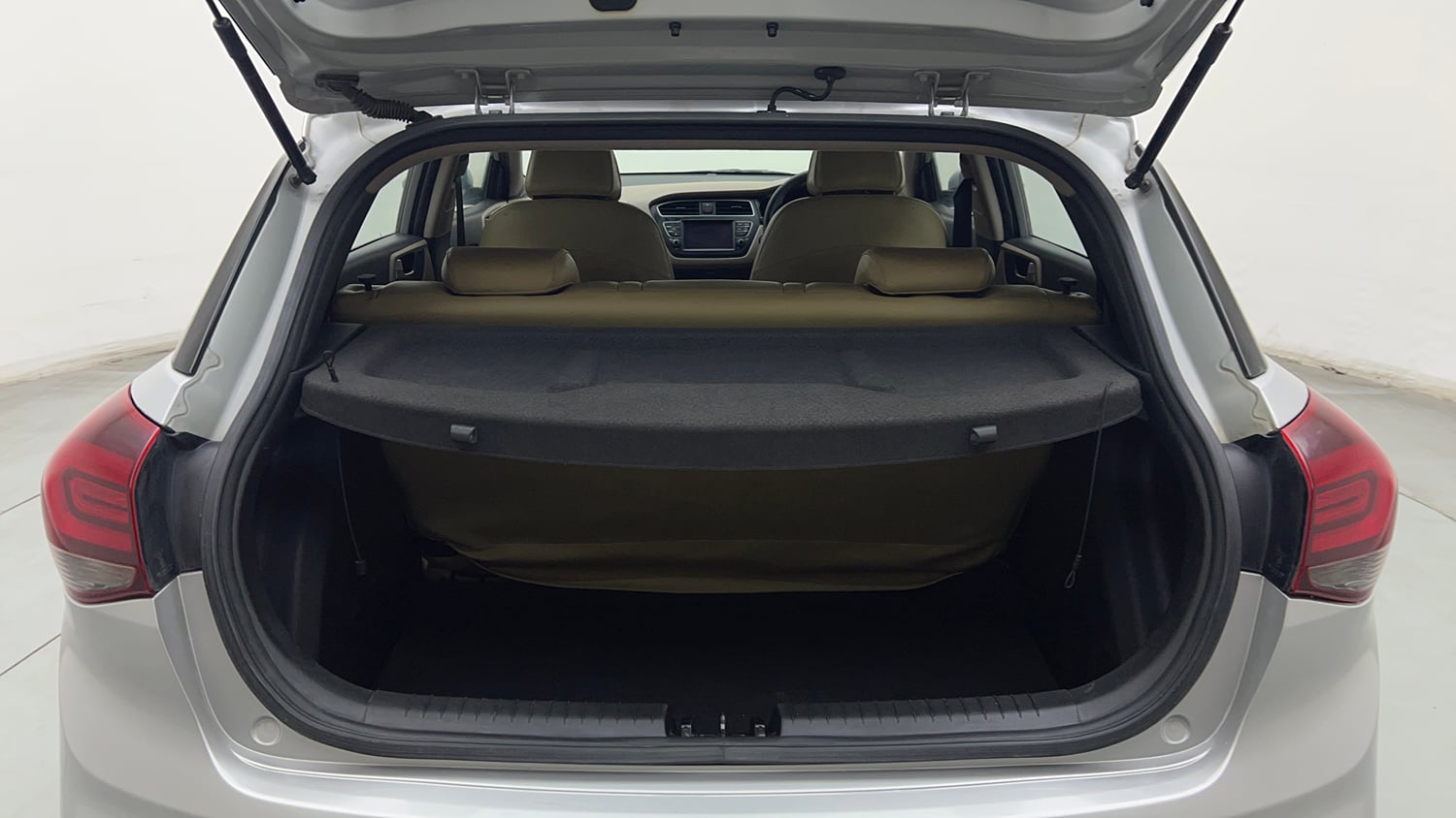 Used 2018 Hyundai Elite i20 Asta 1.2 (O) Petrol Manual interior DICKY INSIDE VIEW