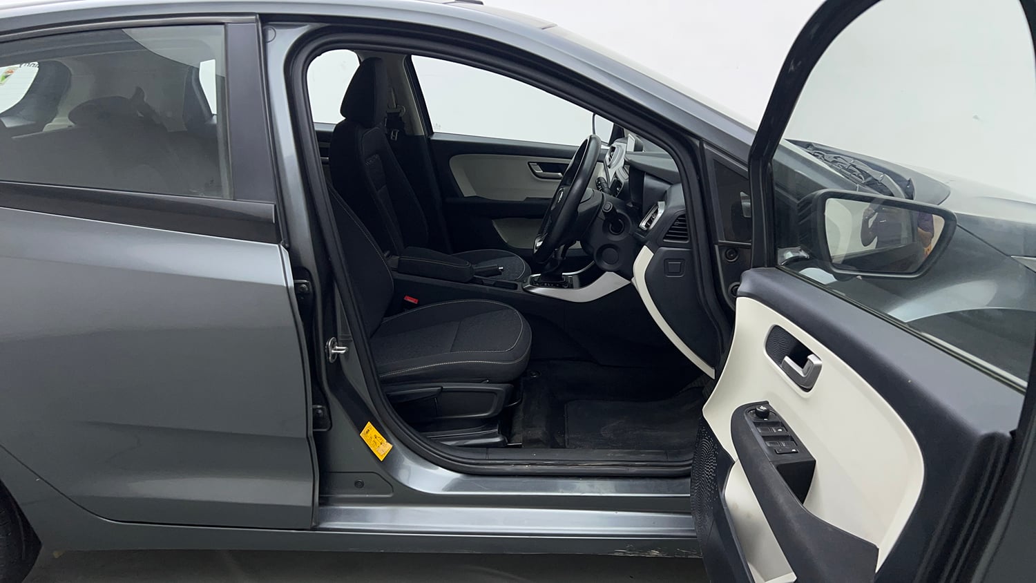 Used 2025 Tata Altroz XZA Petrol Petrol Automatic interior RIGHT SIDE FRONT DOOR CABIN VIEW