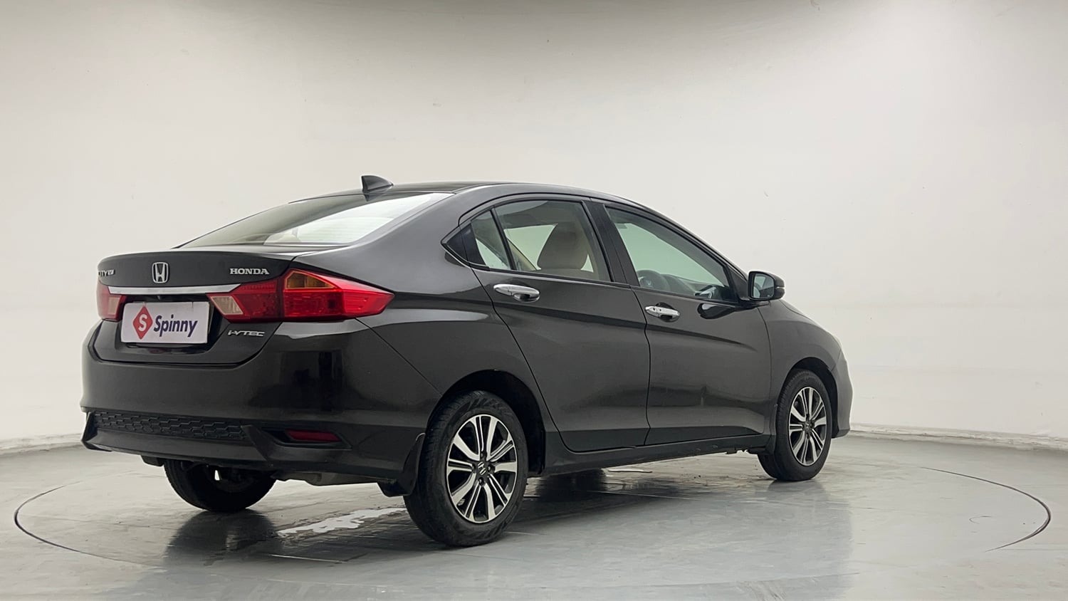 Used 2017 Honda City V Petrol Petrol Manual exterior RIGHT REAR CORNER VIEW