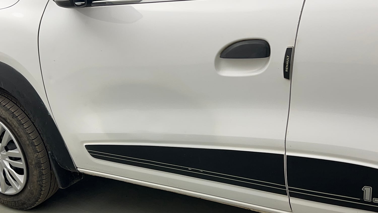 Used 2022 Renault Kwid RXT 1.0 (O) Petrol Manual dents MINOR SCRATCH