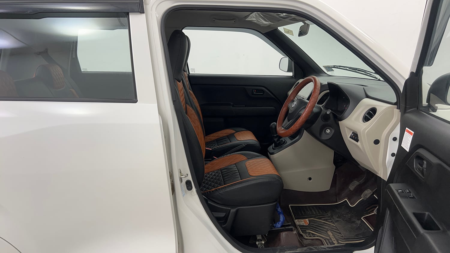 Used 2021 Maruti Suzuki Wagon R LXi 1.0 CNG Cng Manual interior RIGHT SIDE FRONT DOOR CABIN VIEW