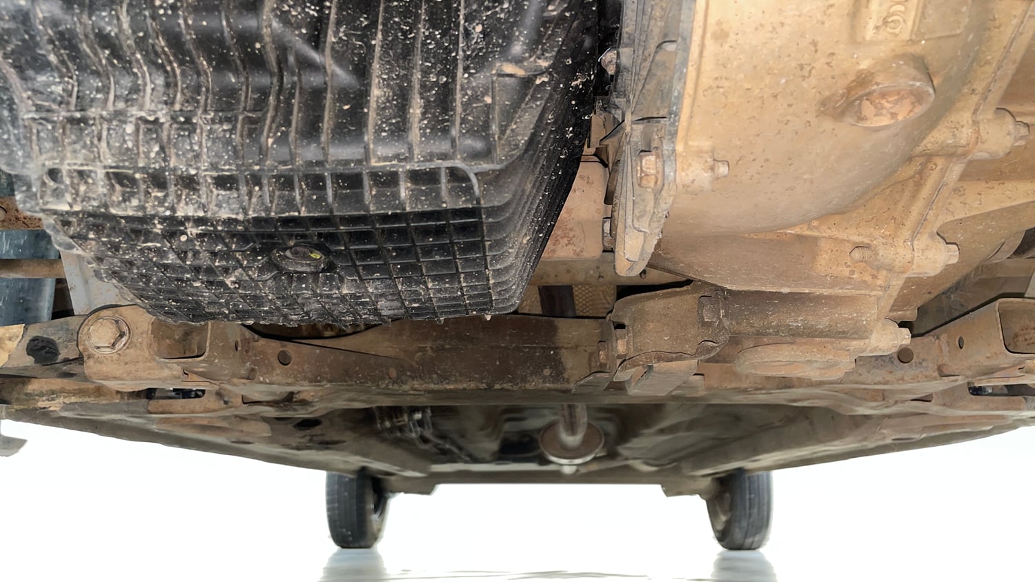Used 2019 Renault Kwid 1.0 RXT AMT Opt Petrol Automatic extra FRONT LEFT UNDERBODY VIEW
