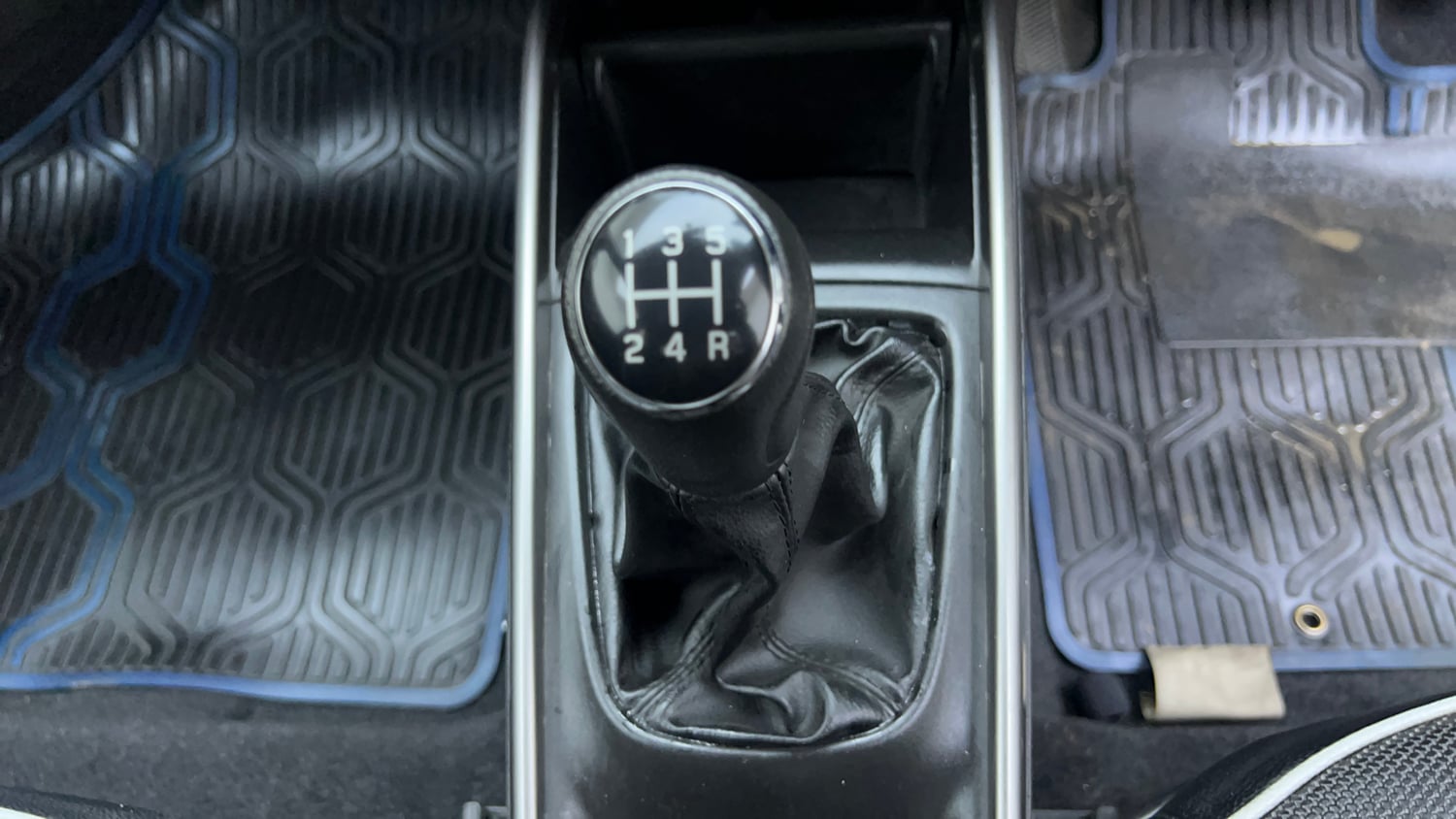 Used 2019 Maruti Suzuki Baleno Delta Petrol Manual interior GEAR  KNOB VIEW
