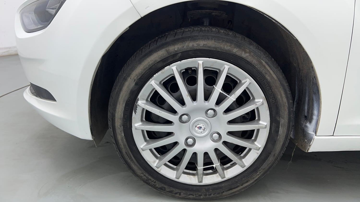Used 2021 Tata Altroz XT Petrol Petrol Manual tyres LEFT FRONT TYRE RIM VIEW