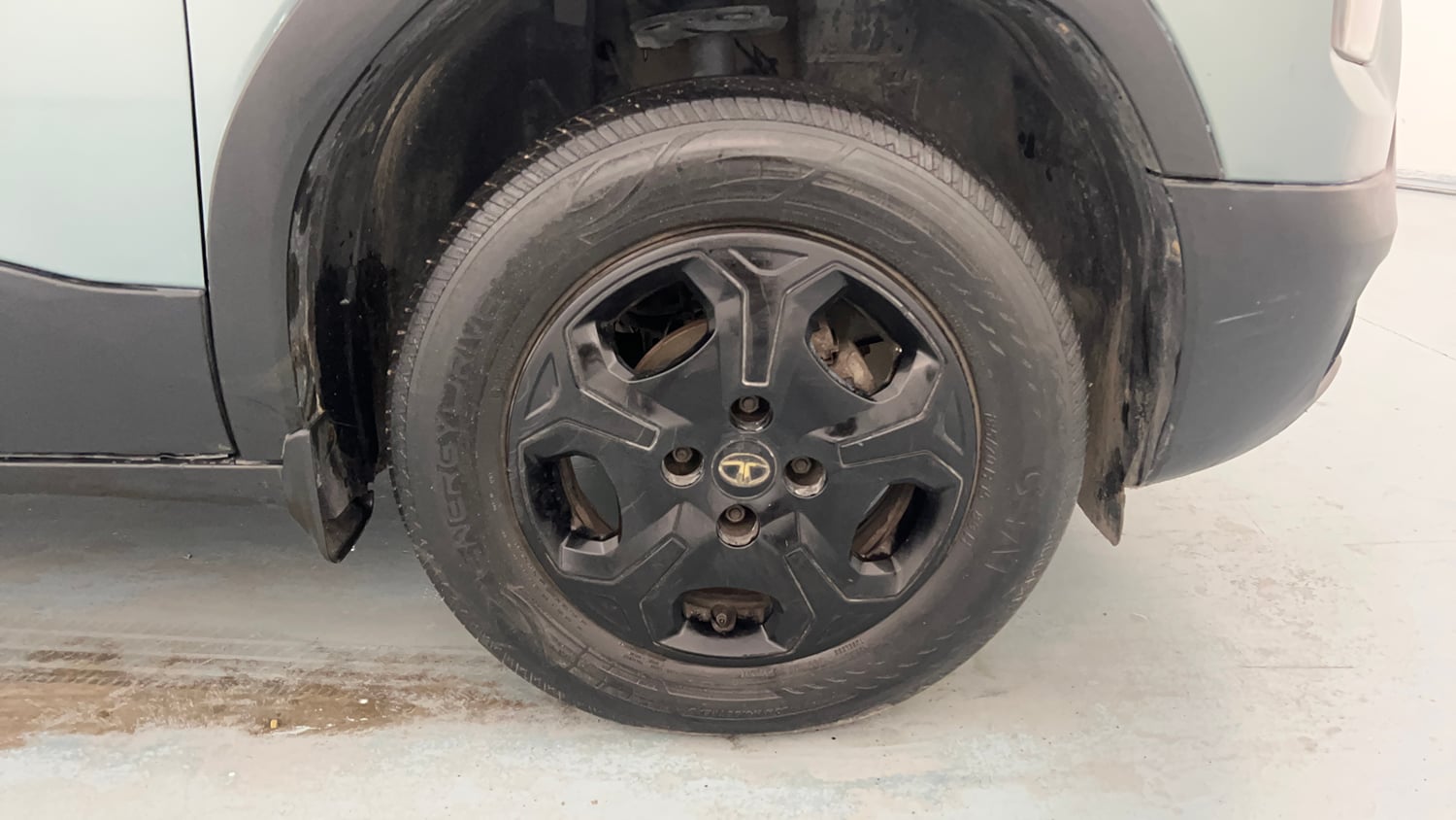 Used 2022 Tata Punch Accomplished MT Petrol Manual tyres RIGHT FRONT TYRE RIM VIEW