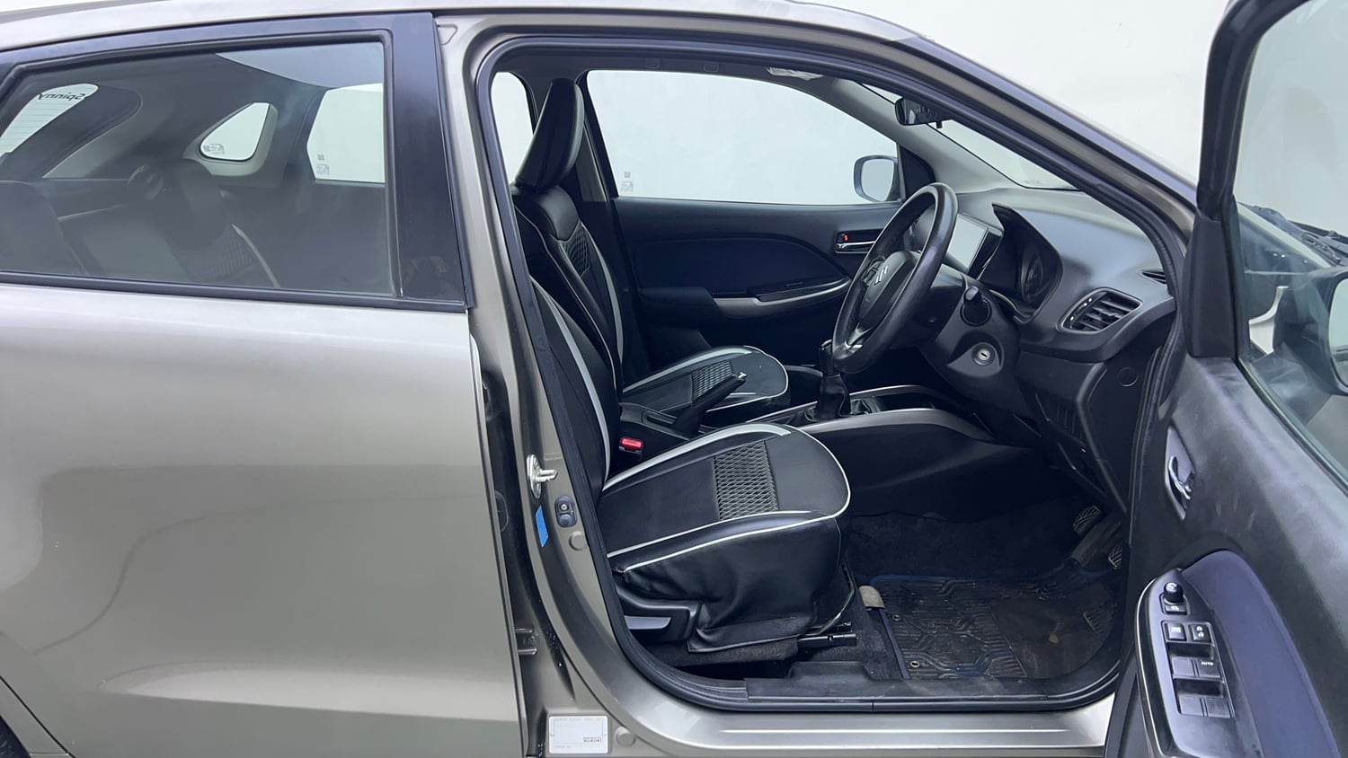 Used 2019 Maruti Suzuki Baleno Delta Petrol Manual interior RIGHT SIDE FRONT DOOR CABIN VIEW