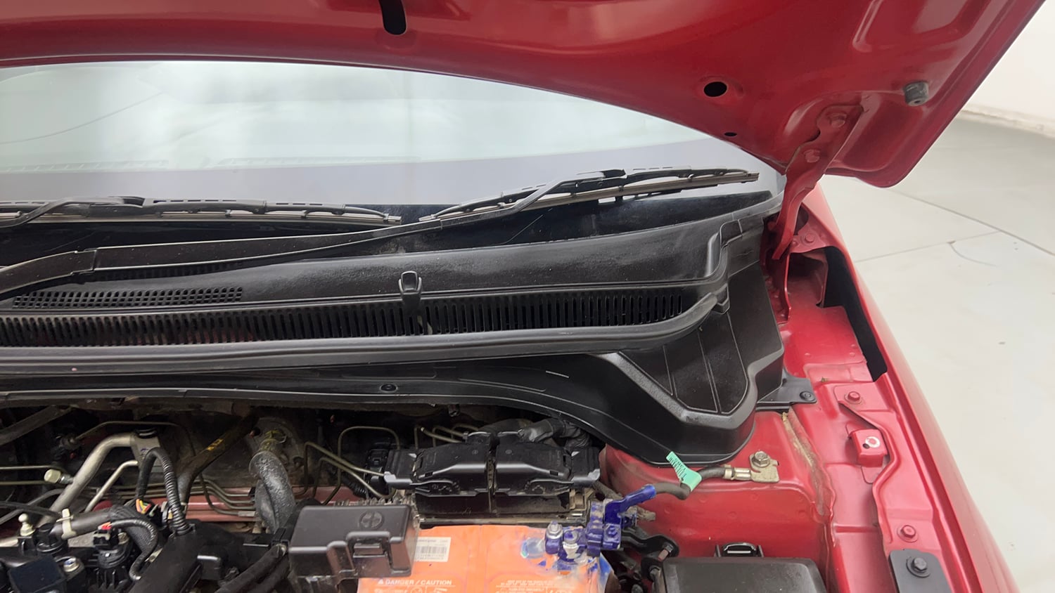 Used 2021 Hyundai i20 Sportz 1.2 MT Petrol Manual engine ENGINE LEFT SIDE HINGE & APRON VIEW