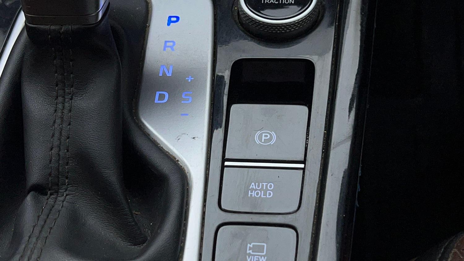 Used 2024 Hyundai Alcazar Platinum (O) 7 Seater 1.5 Diesel AT Diesel Automatic top_features Electronic parking brake