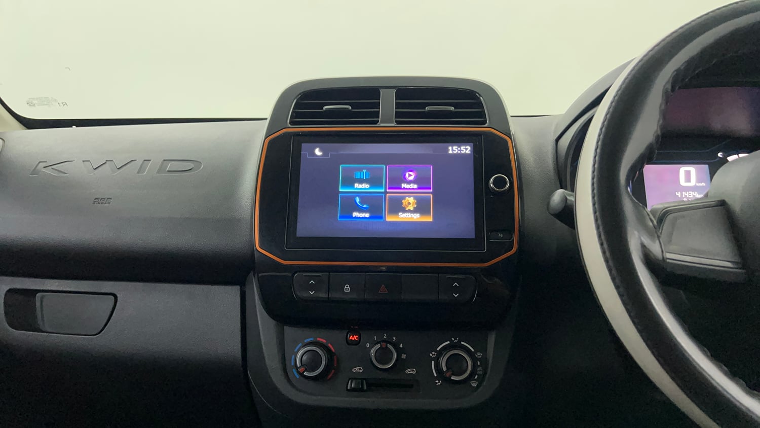 Used 2020 Renault Kwid CLIMBER 1.0 Opt Petrol Manual interior MUSIC SYSTEM & AC CONTROL VIEW