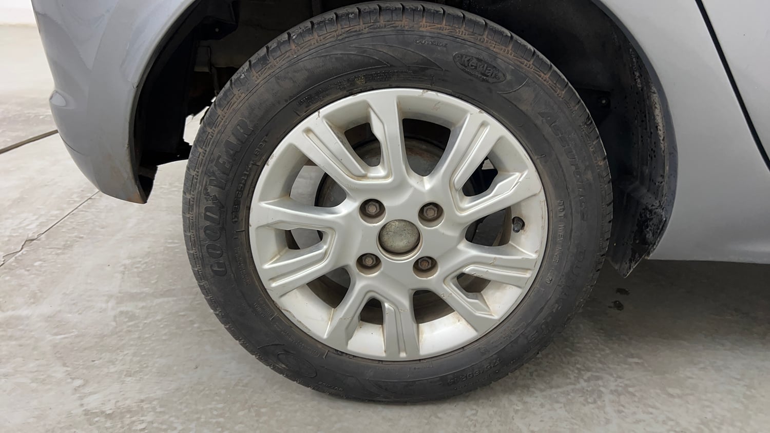 Used 2018 Tata Tiago Revotron XZ Petrol Manual tyres RIGHT REAR TYRE RIM VIEW