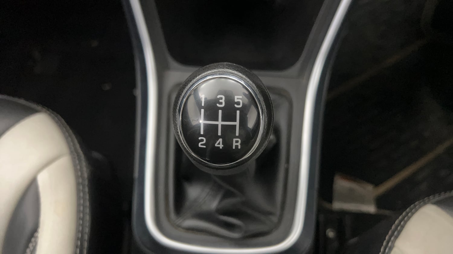 Used 2021 Maruti Suzuki S-Cross Zeta Petrol Manual interior GEAR  KNOB VIEW