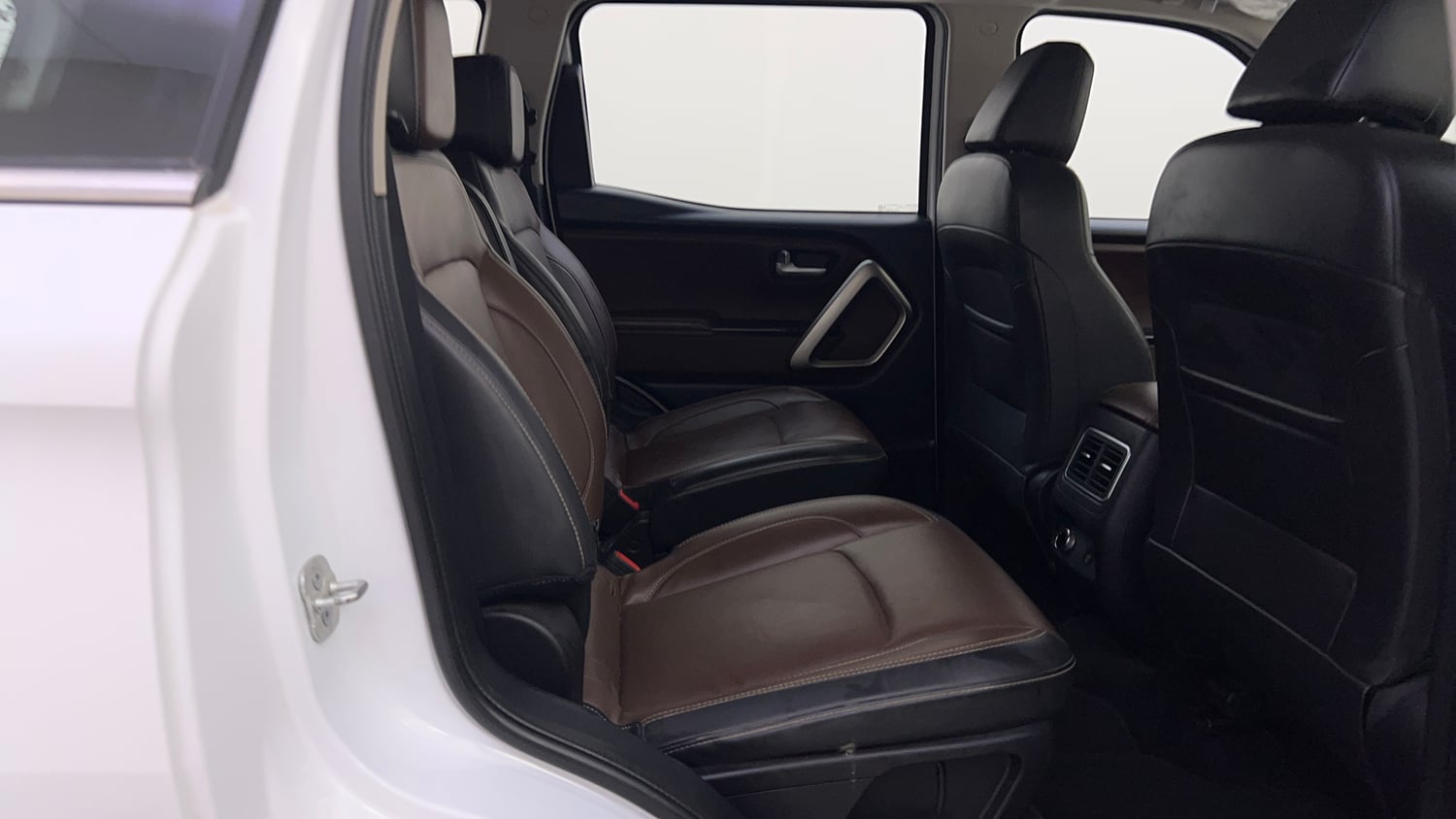 Used 2022 Mahindra Scorpio N Z8 L Petrol AT 6 STR Petrol Automatic interior RIGHT SIDE REAR DOOR CABIN VIEW