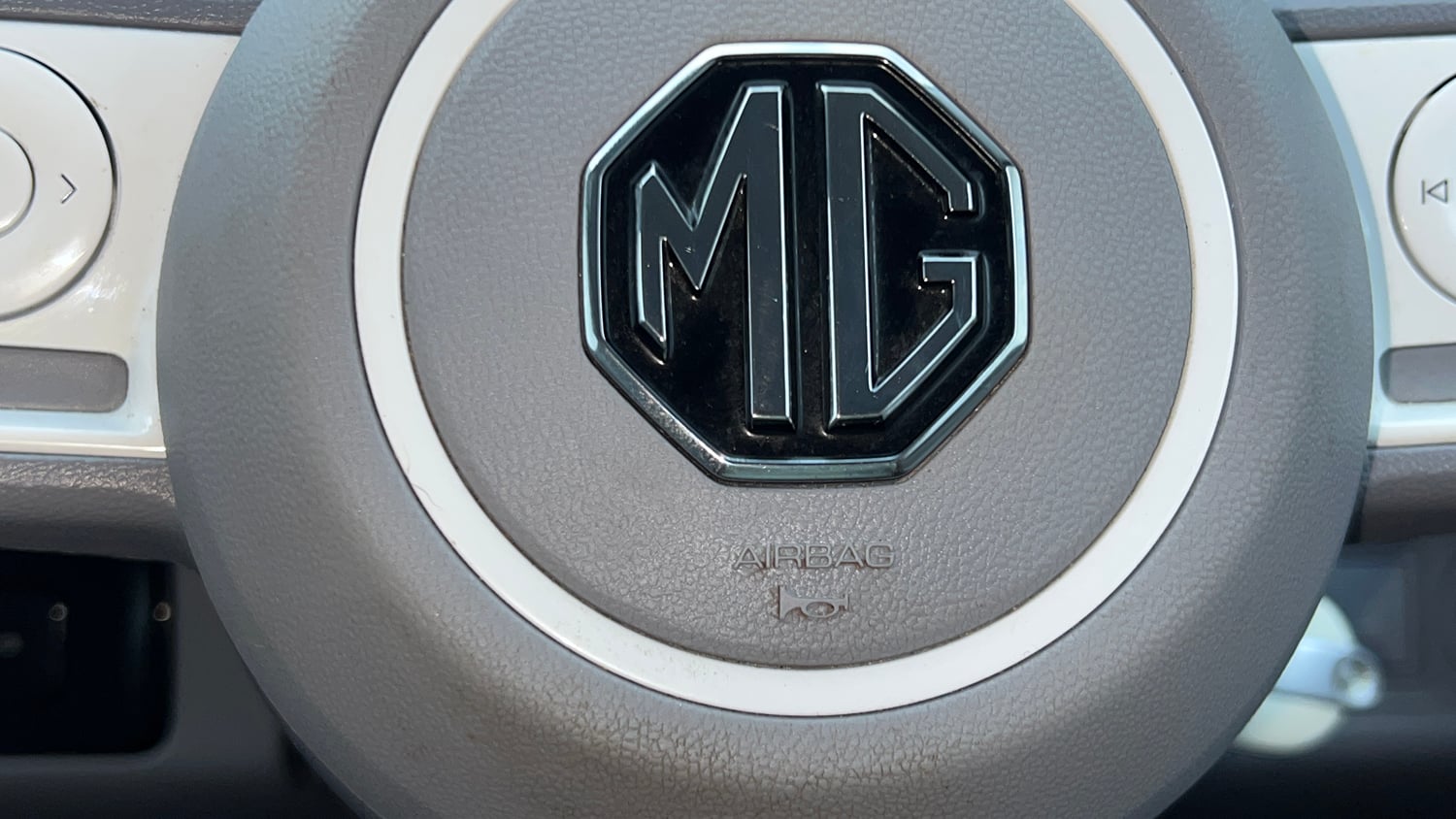 Used 2024 MG Motors Comet EV Excite Electric Automatic top_features Airbags