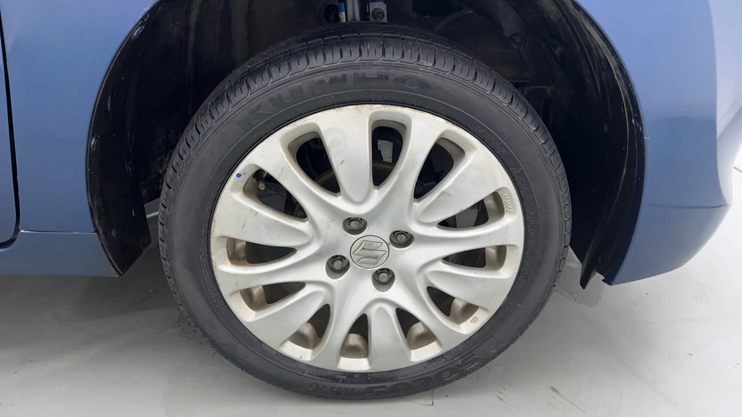 Used 2015 Maruti Suzuki Baleno Zeta 1.2 Petrol Manual tyres RIGHT FRONT TYRE RIM VIEW