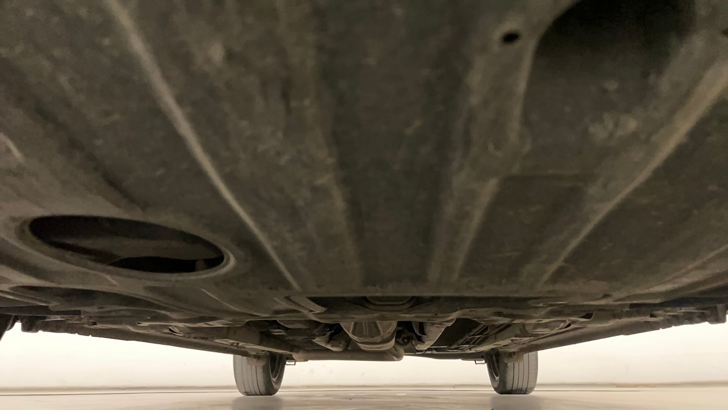 Used 2023 Hyundai Verna SX (O) 1.5 Turbo Petrol DCT Petrol Automatic extra FRONT LEFT UNDERBODY VIEW