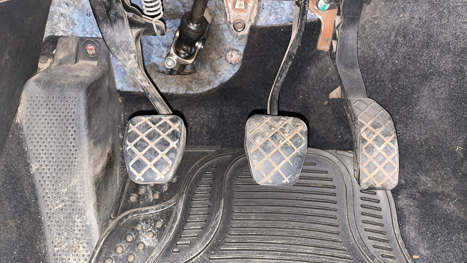Used 2014 Volkswagen Polo Comfortline 1.2L (P) Petrol Manual interior PEDALS VIEW
