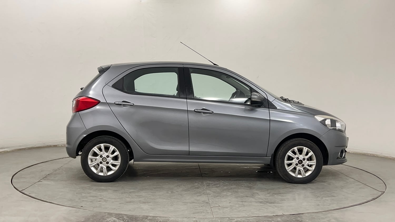Used 2018 Tata Tiago Revotron XZ Petrol Manual exterior RIGHT SIDE VIEW