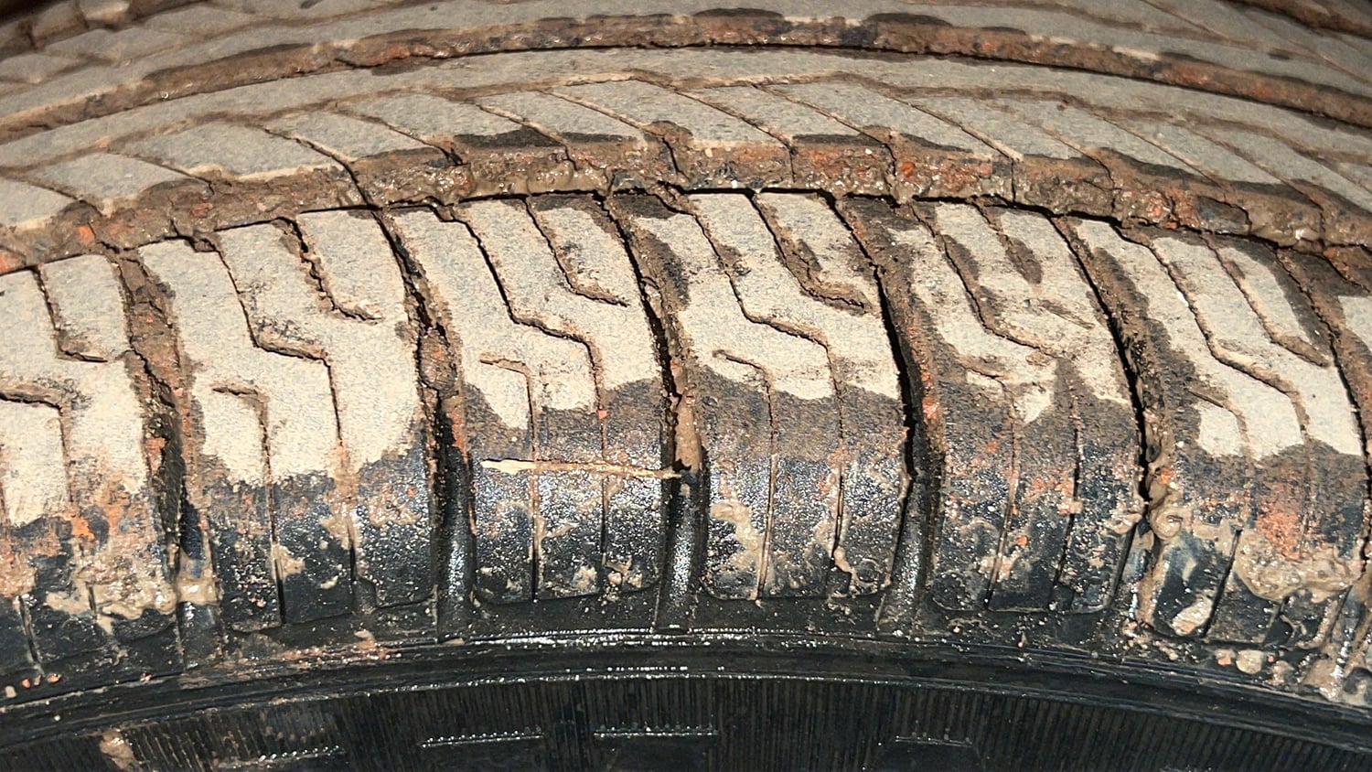 Used 2012 Maruti Suzuki Estilo LXi BS-IV Petrol Manual tyres RIGHT FRONT TYRE TREAD VIEW