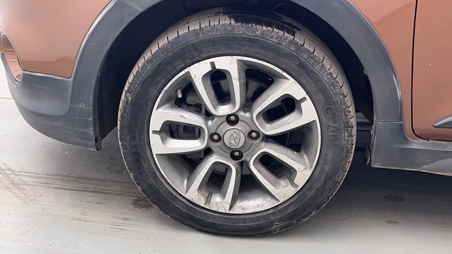 Used 2017 Hyundai i20 Active 1.2 SX Petrol Manual tyres LEFT FRONT TYRE RIM VIEW
