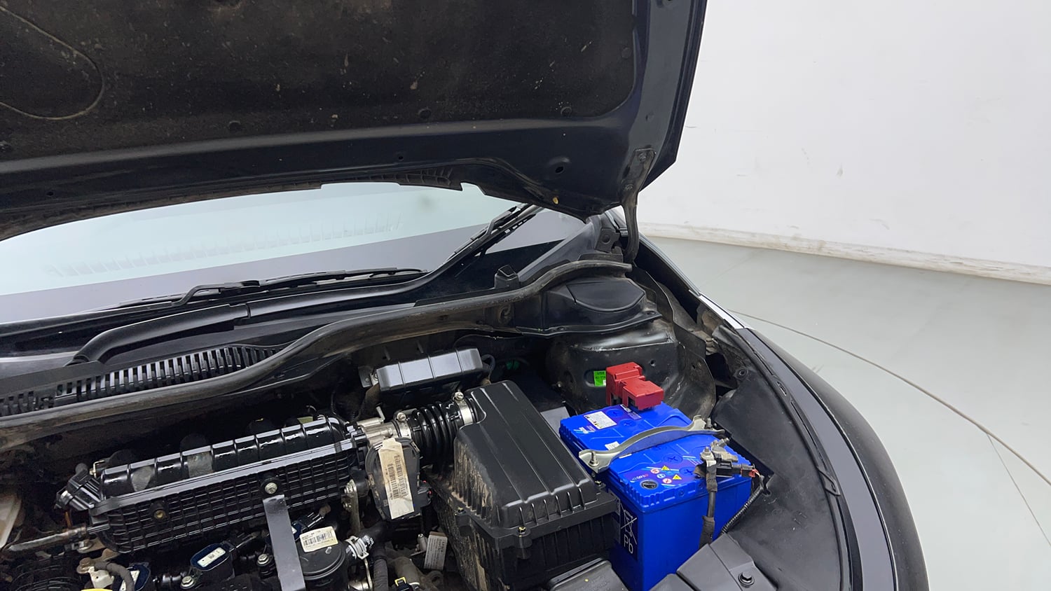 Used 2025 Tata Altroz XZA Petrol Petrol Automatic engine ENGINE LEFT SIDE HINGE & APRON VIEW